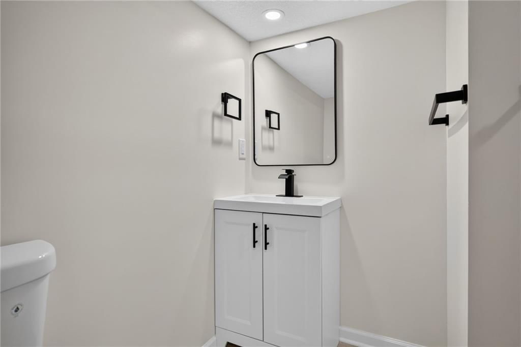 5704 Ewing Avenue — photo 31