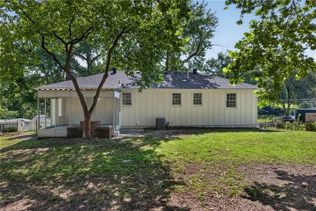 5704 Ewing Avenue — photo 36