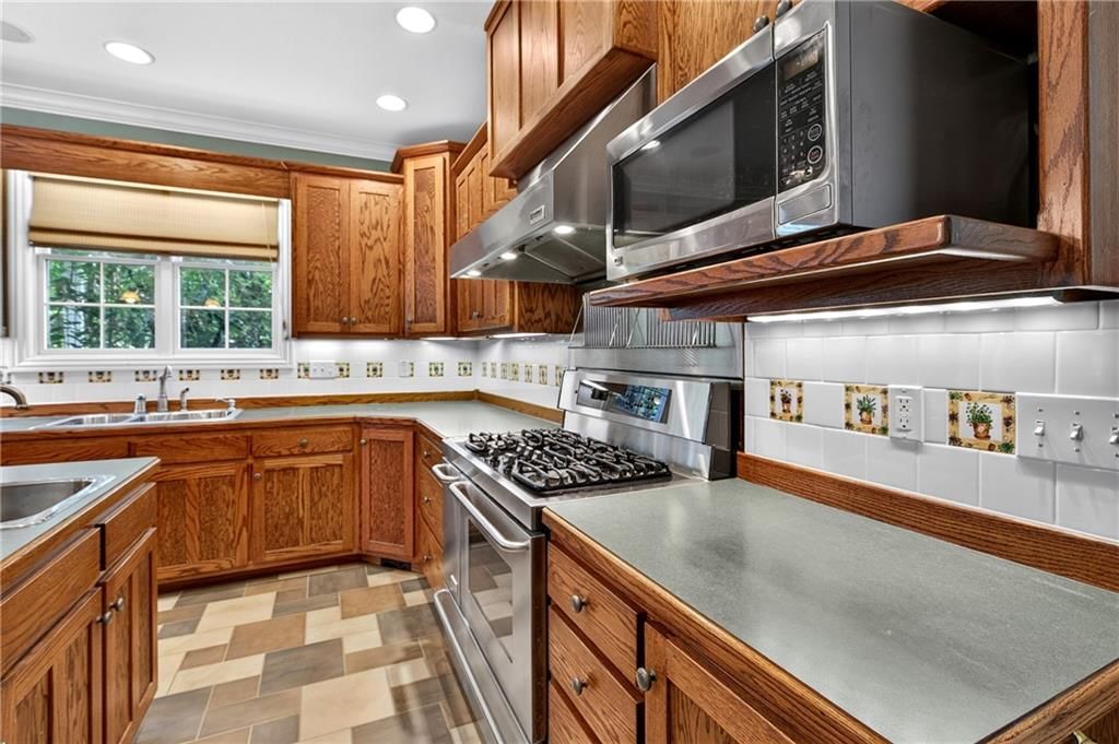 1210 Cedar Crest Circle — photo 11