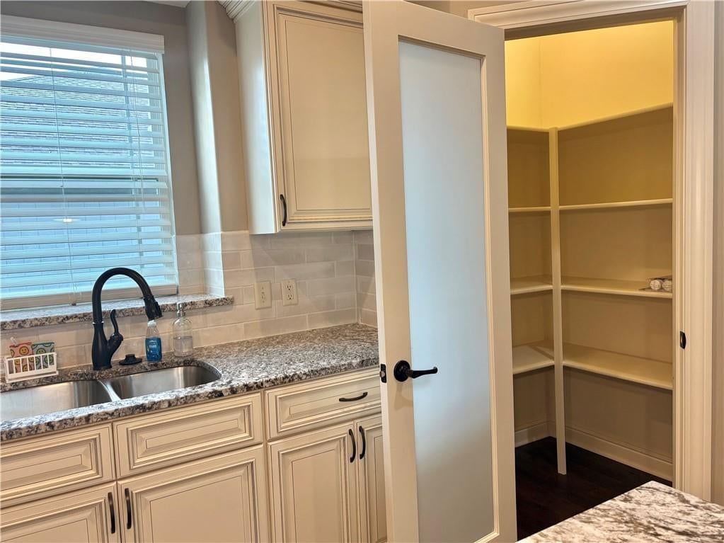 848 N Alder Street — photo 24