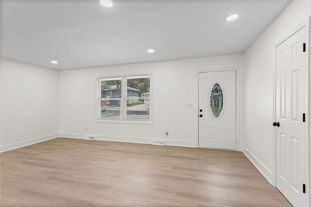 11810 Smalley Avenue — photo 3