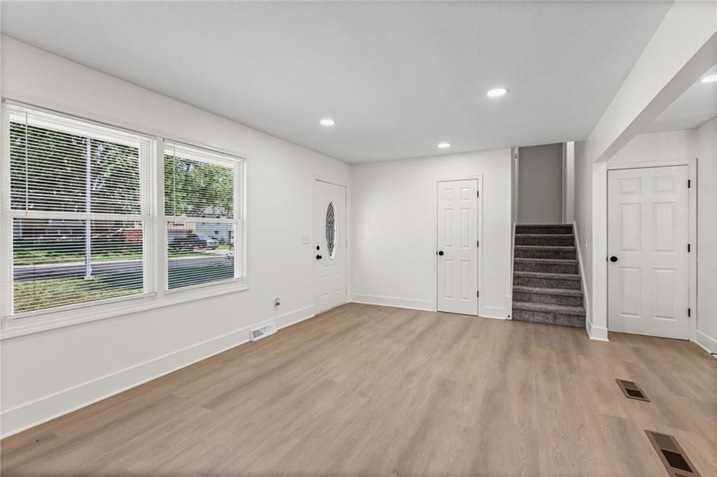 11810 Smalley Avenue — photo 4