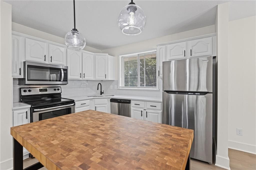11810 Smalley Avenue — photo 5