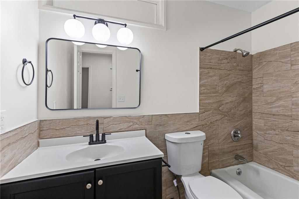11810 Smalley Avenue — photo 17