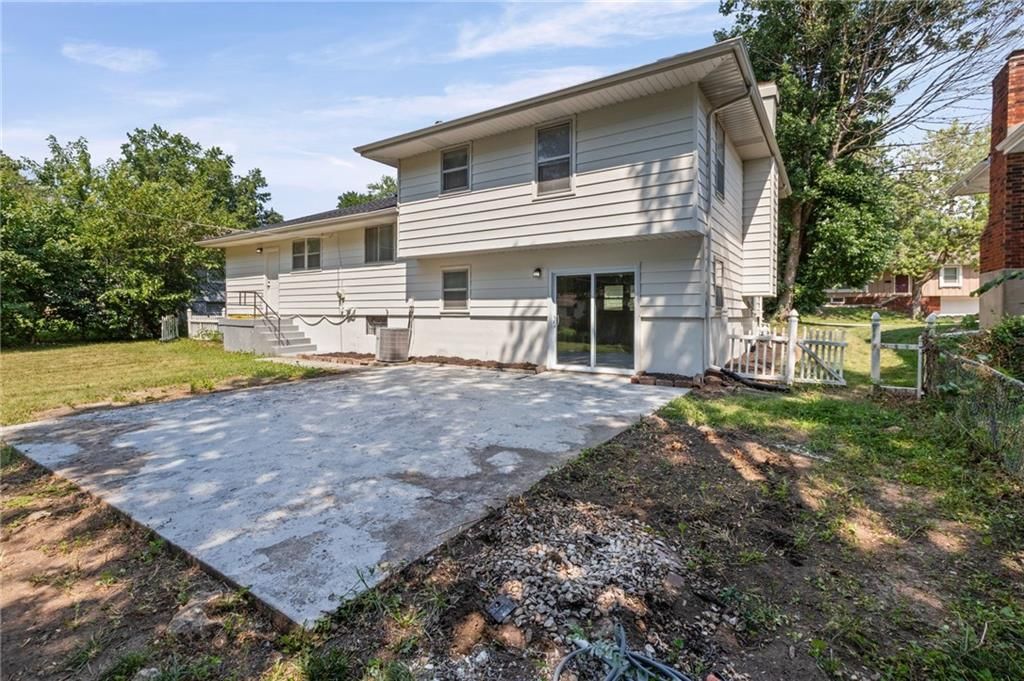 11810 Smalley Avenue — photo 37