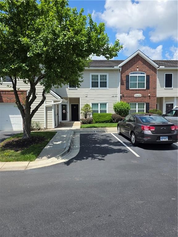 11628 TOMAHAWK CREEK Parkway — photo 1
