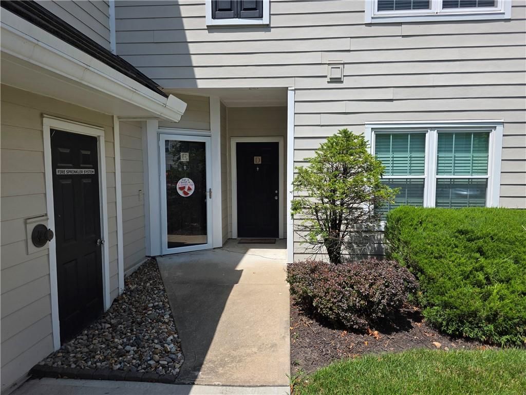 11628 TOMAHAWK CREEK Parkway — photo 2