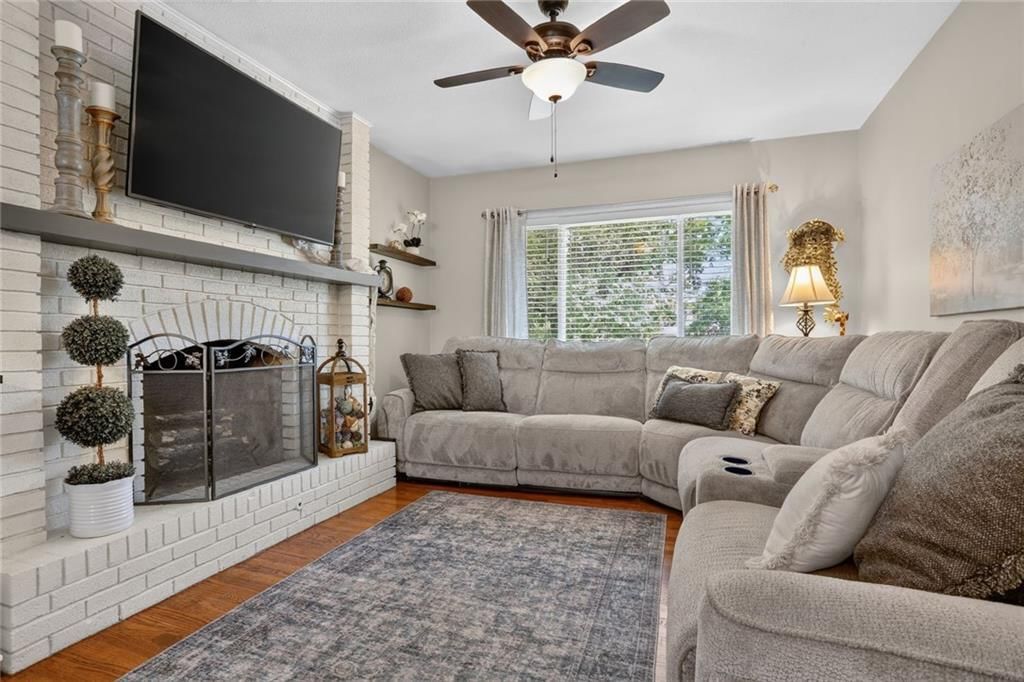 1410 S 50th Drive — photo 2