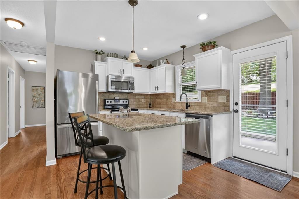1410 S 50th Drive — photo 5