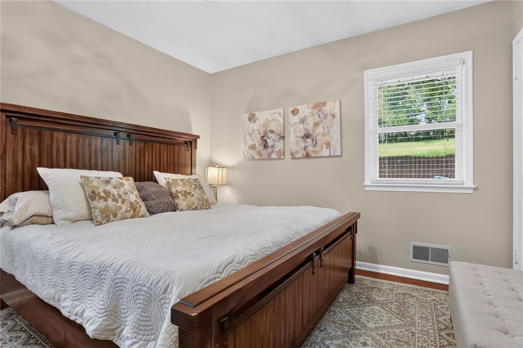1410 S 50th Drive — photo 9