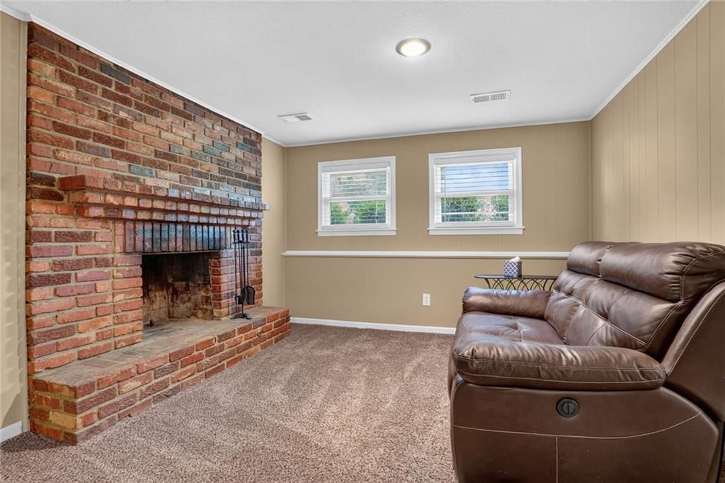 1410 S 50th Drive — photo 13