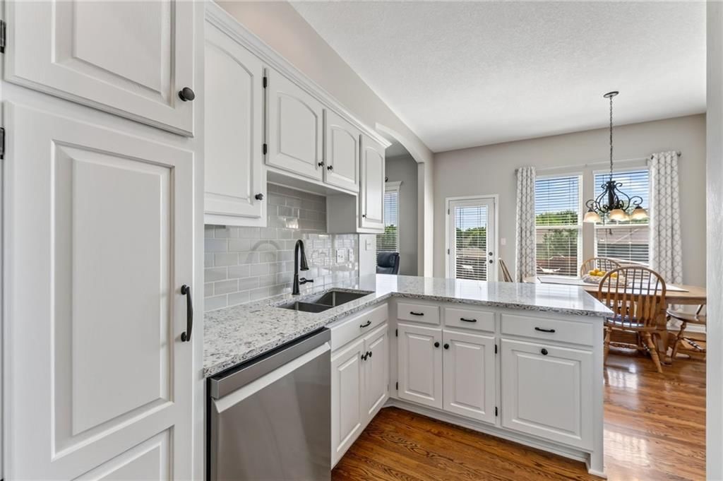 1126 N Glenview Avenue — photo 13