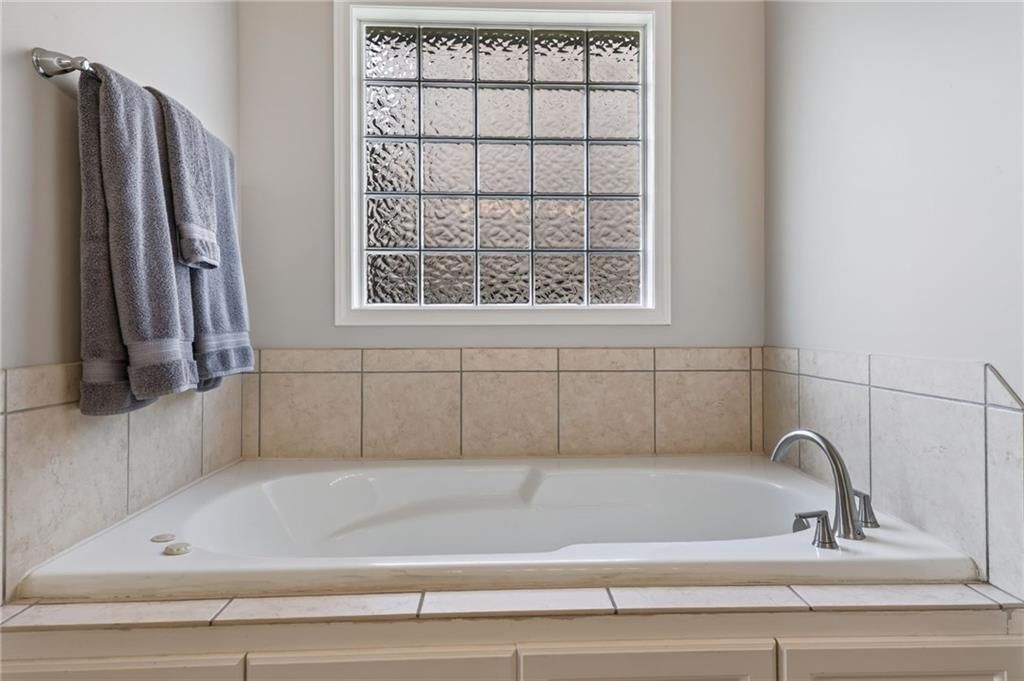 1126 N Glenview Avenue — photo 18