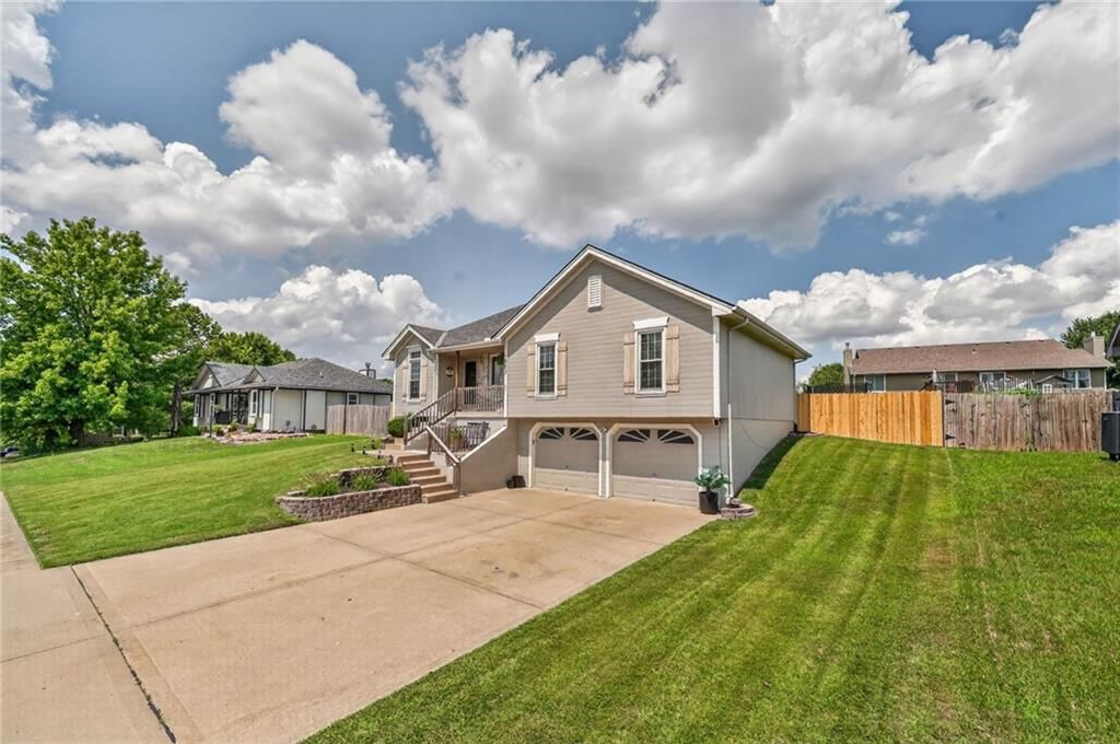 503 NEWPORT Drive — photo 2