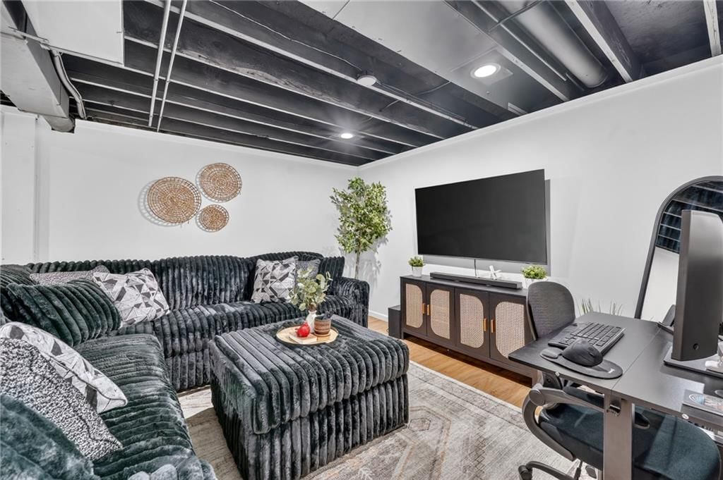 503 NEWPORT Drive — photo 33