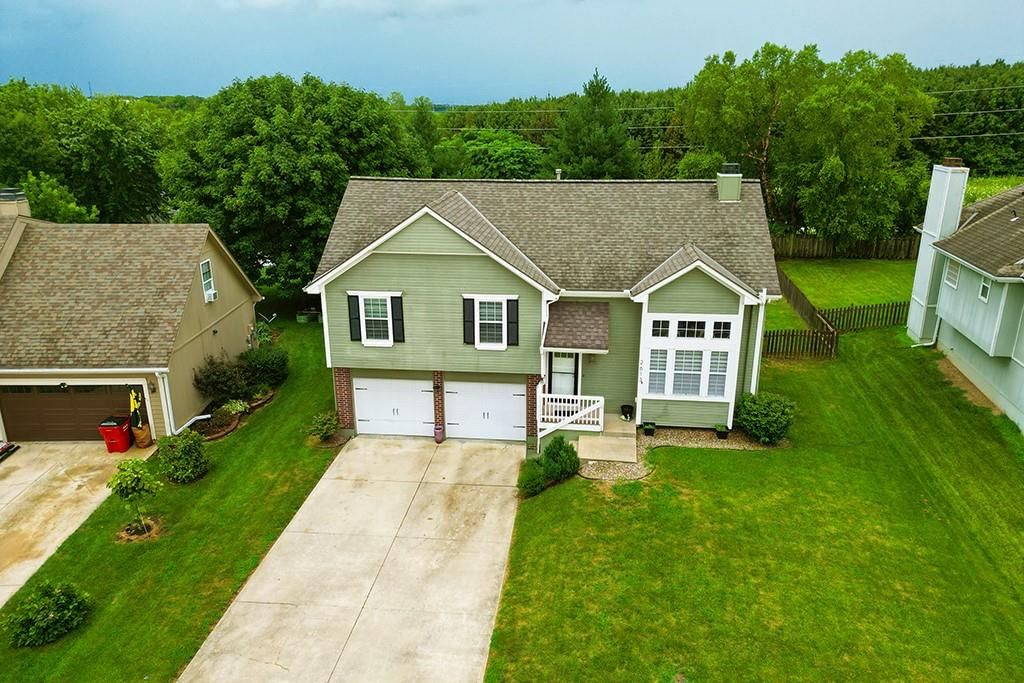 2613 SE Winchester Drive — photo 2