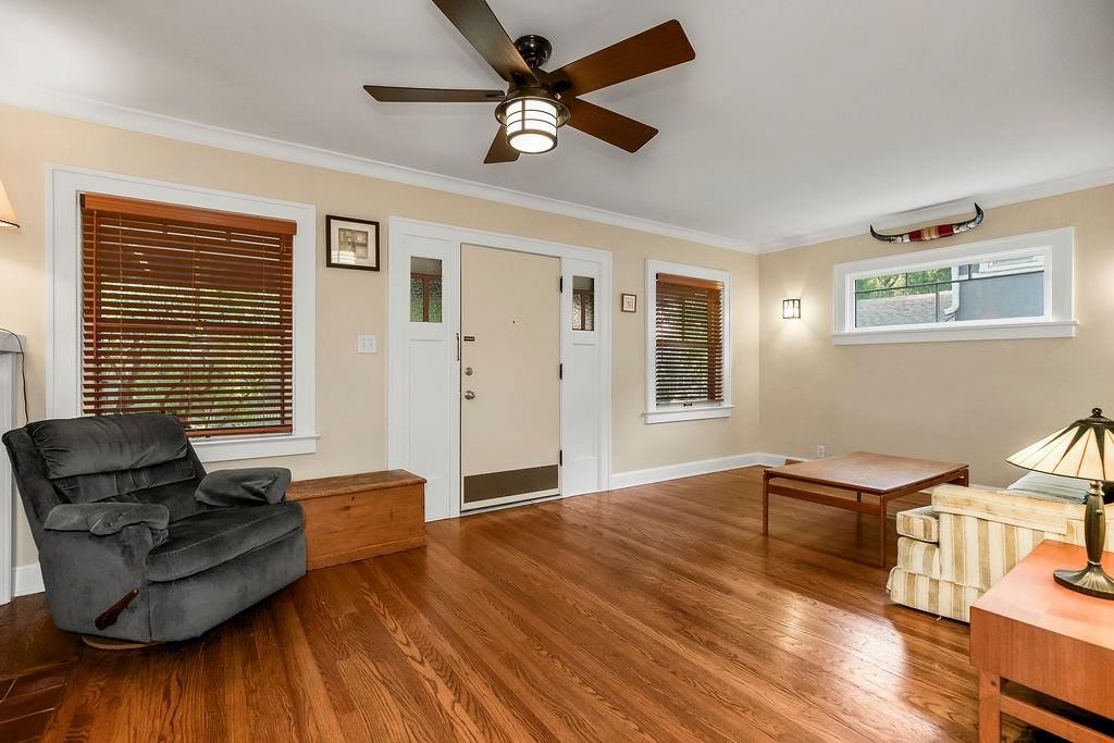 5727 Kenwood Avenue — photo 3