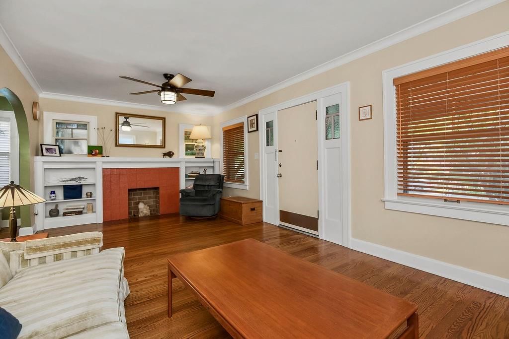 5727 Kenwood Avenue — photo 5
