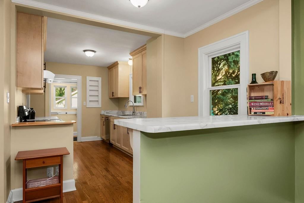5727 Kenwood Avenue — photo 9
