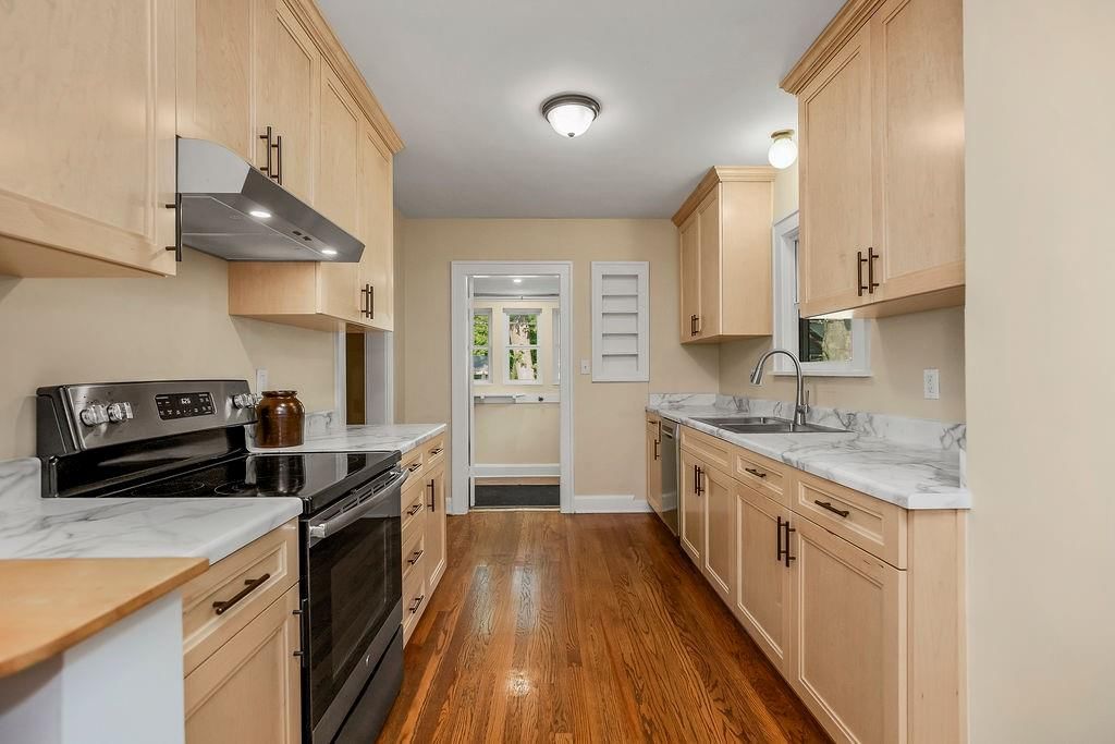 5727 Kenwood Avenue — photo 11