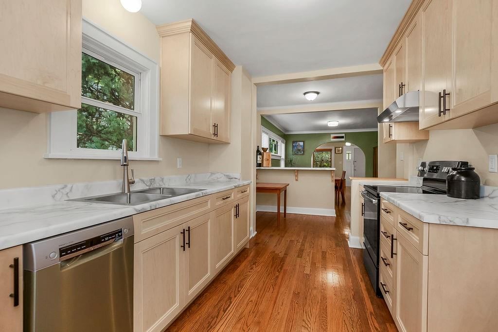 5727 Kenwood Avenue — photo 13