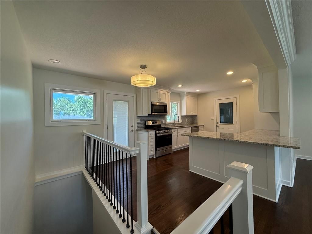 7332 Parallel Parkway — photo 9