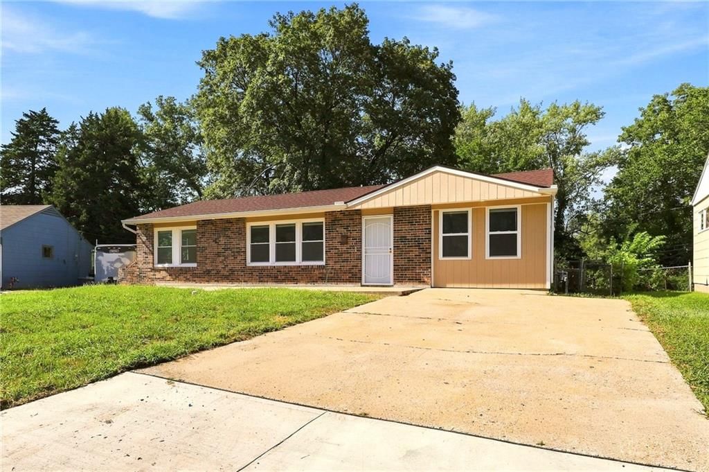 10706 Cambridge Avenue — photo 2