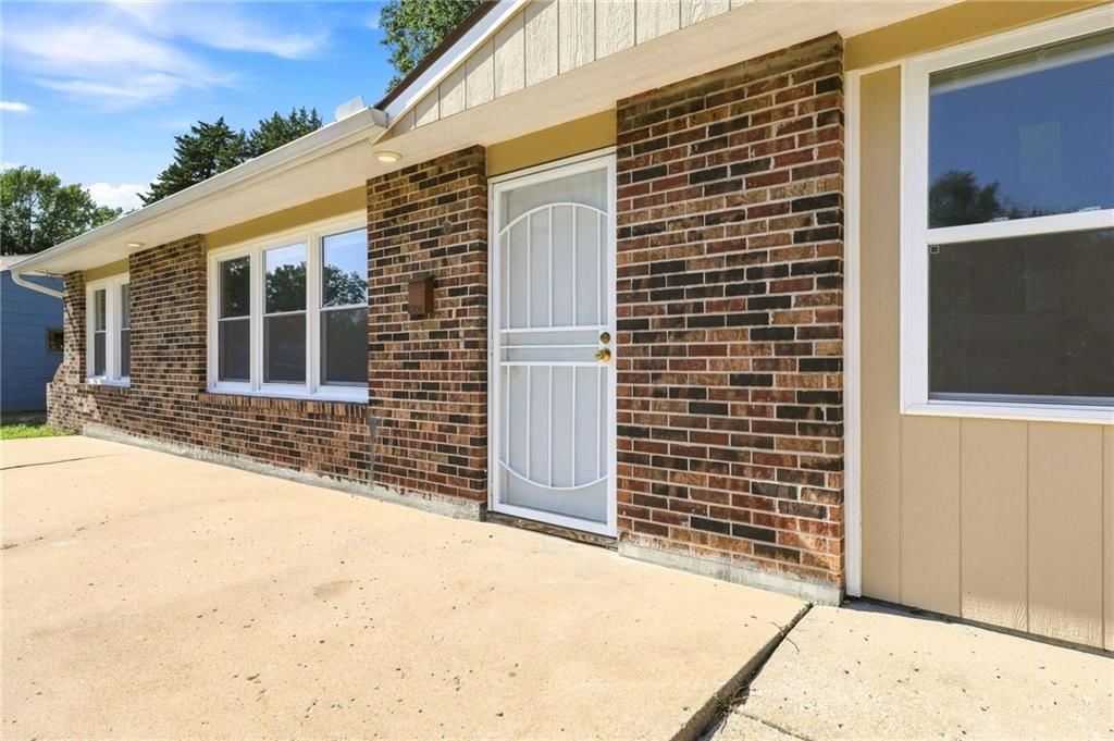 10706 Cambridge Avenue — photo 3
