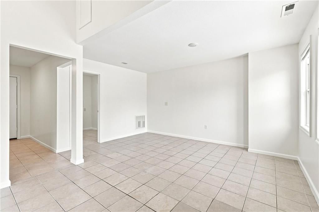 10706 Cambridge Avenue — photo 8