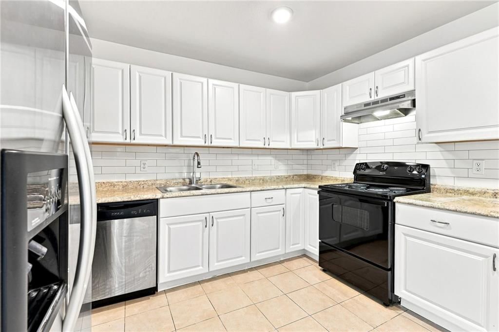 10706 Cambridge Avenue — photo 11