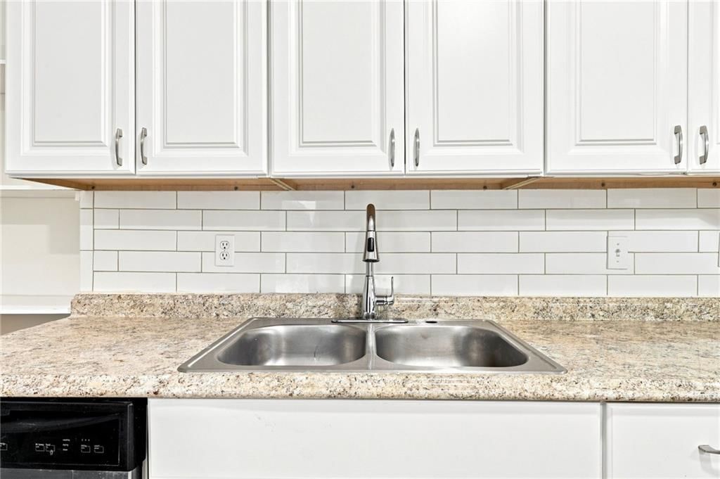 10706 Cambridge Avenue — photo 12