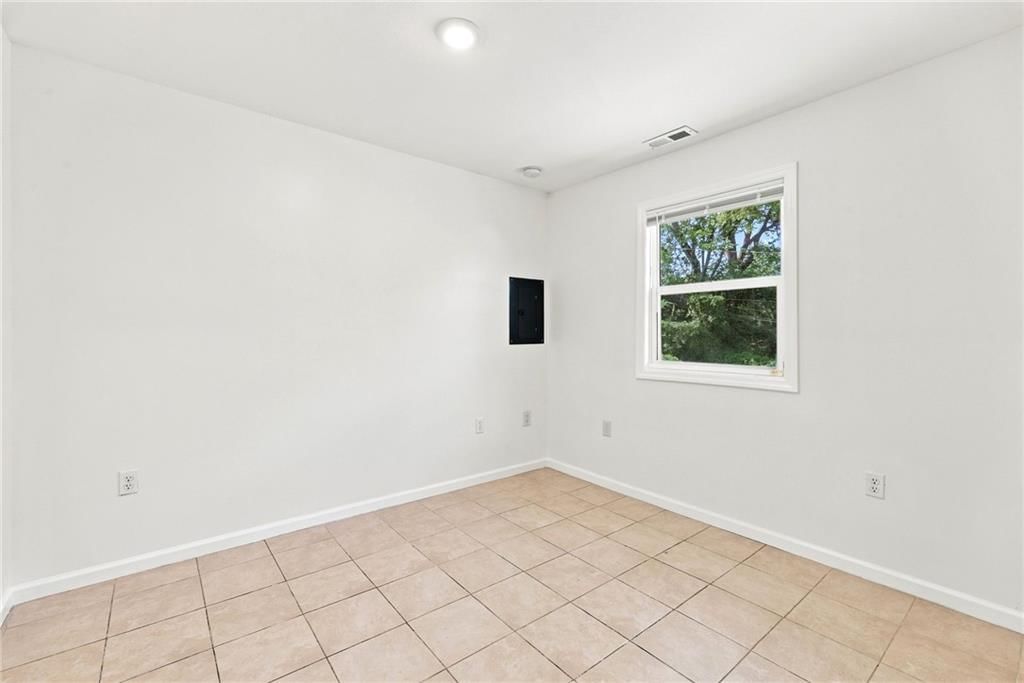 10706 Cambridge Avenue — photo 20