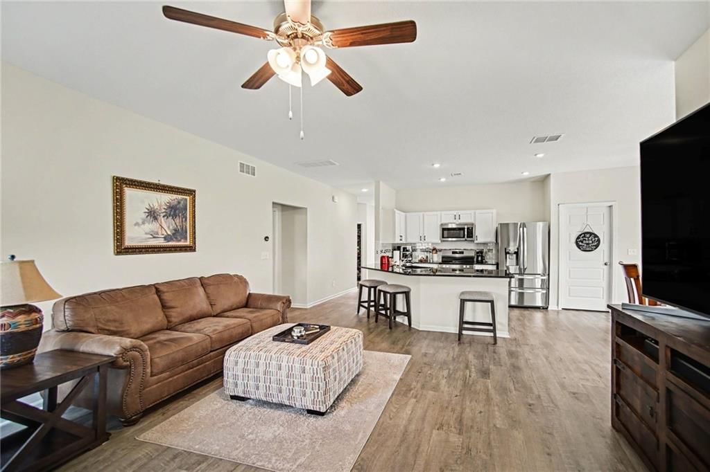 500 SE Laurel Drive — photo 3