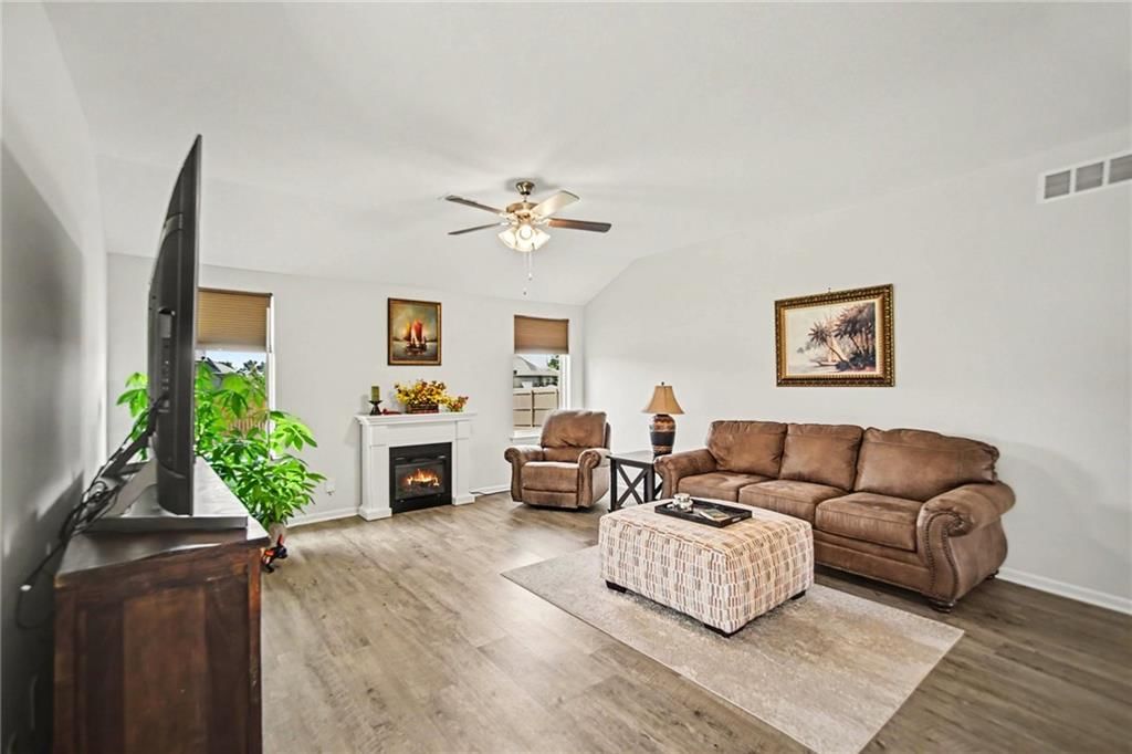 500 SE Laurel Drive — photo 4