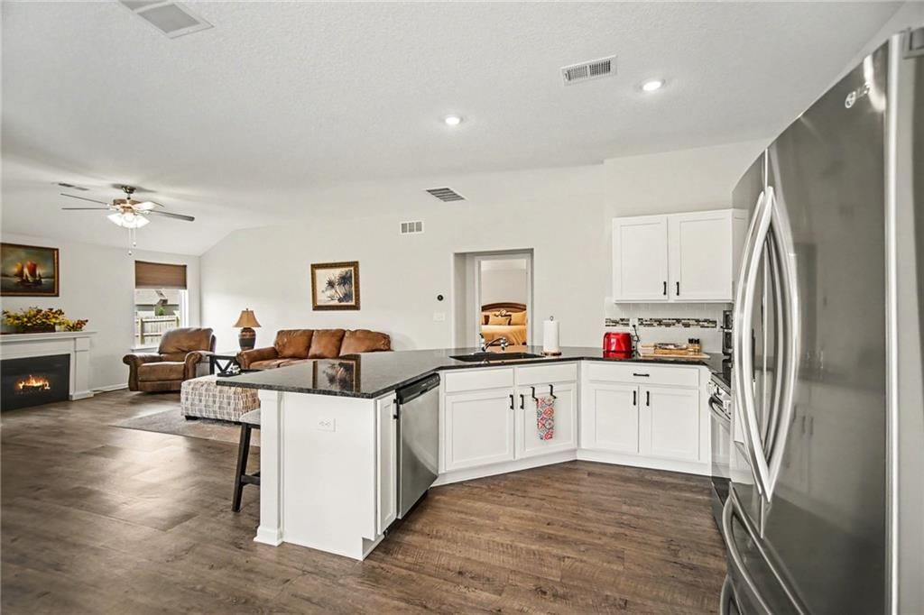 500 SE Laurel Drive — photo 8