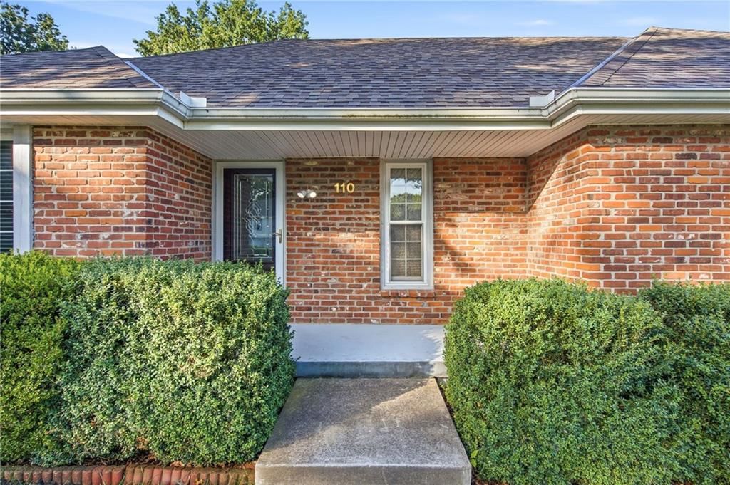 110 W Lexington Drive — photo 4