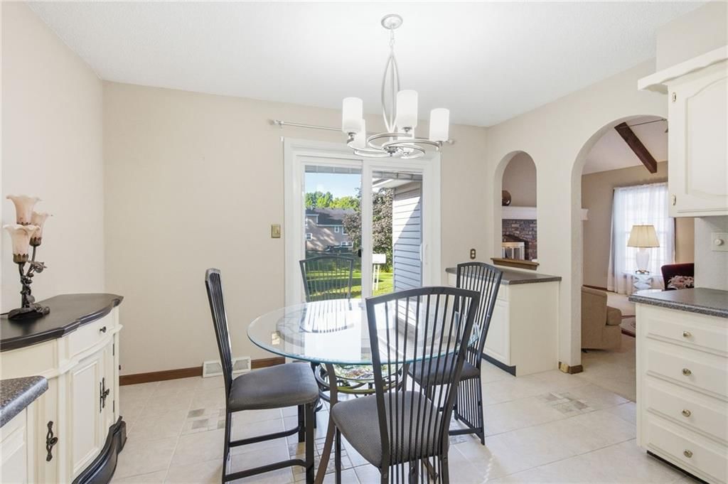 110 W Lexington Drive — photo 11
