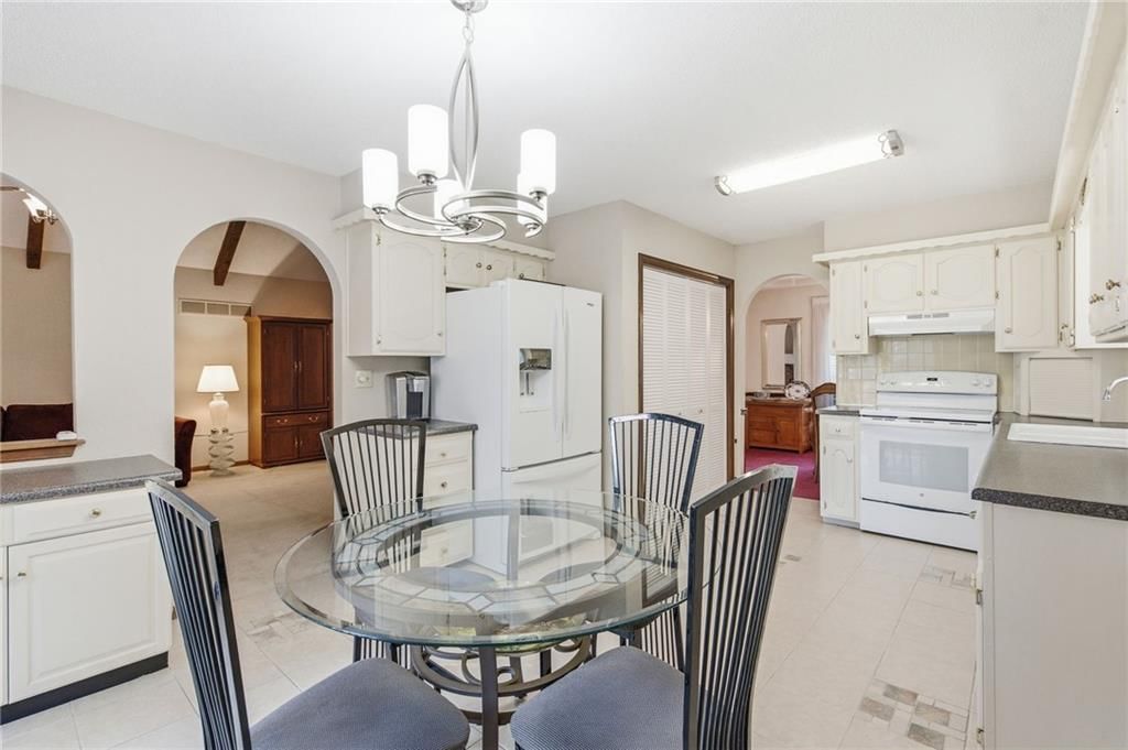 110 W Lexington Drive — photo 12