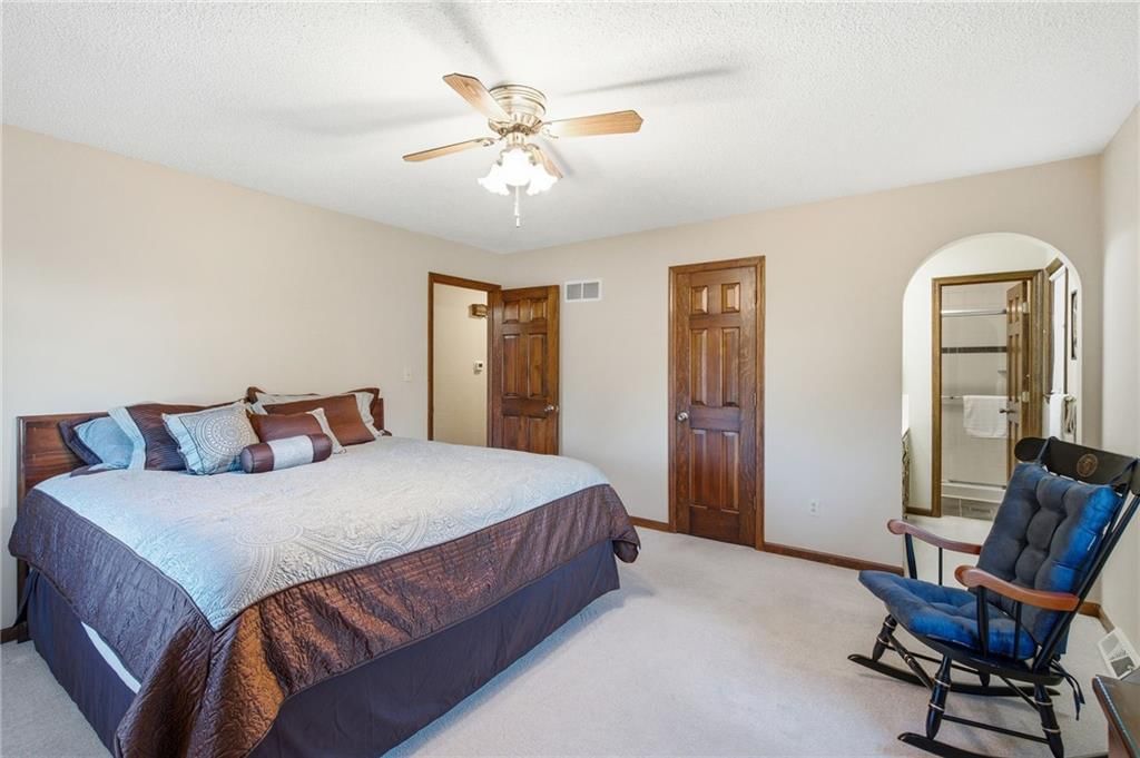 110 W Lexington Drive — photo 15