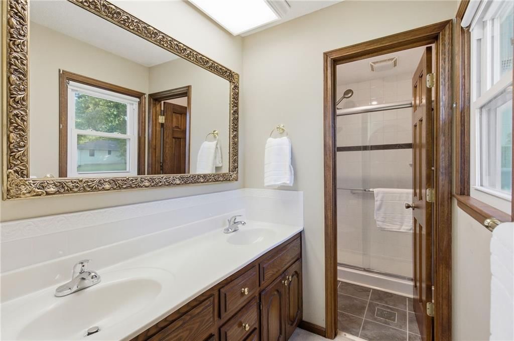 110 W Lexington Drive — photo 16