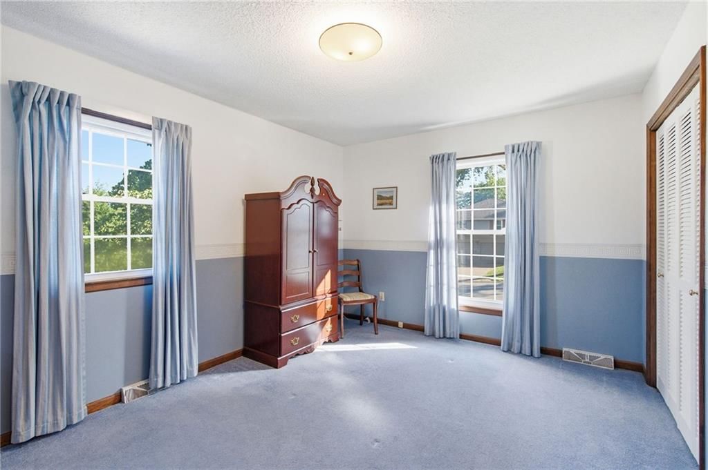 110 W Lexington Drive — photo 18