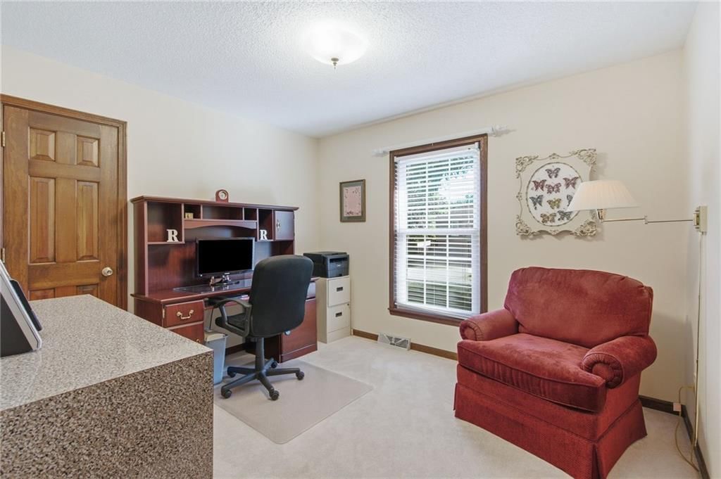 110 W Lexington Drive — photo 19
