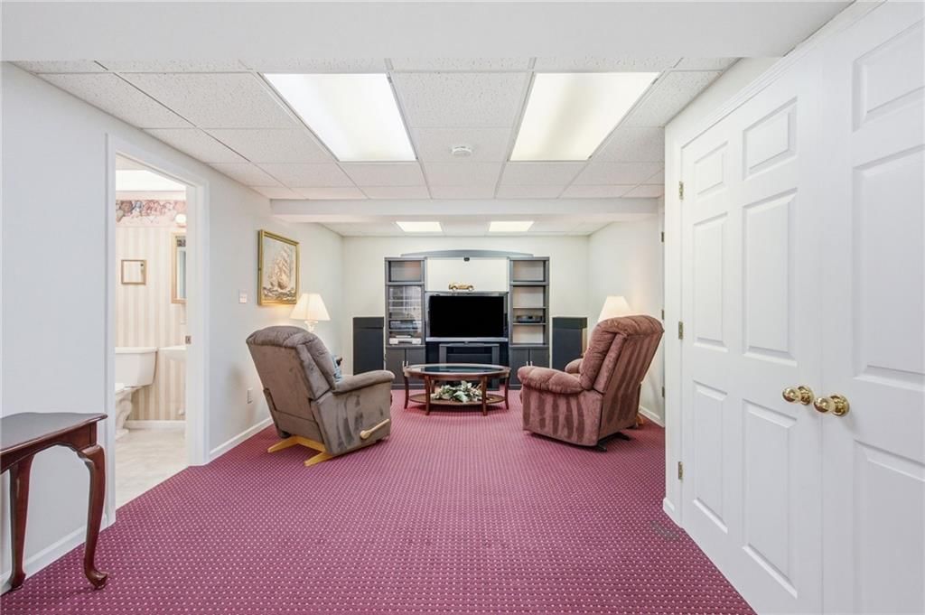 110 W Lexington Drive — photo 22