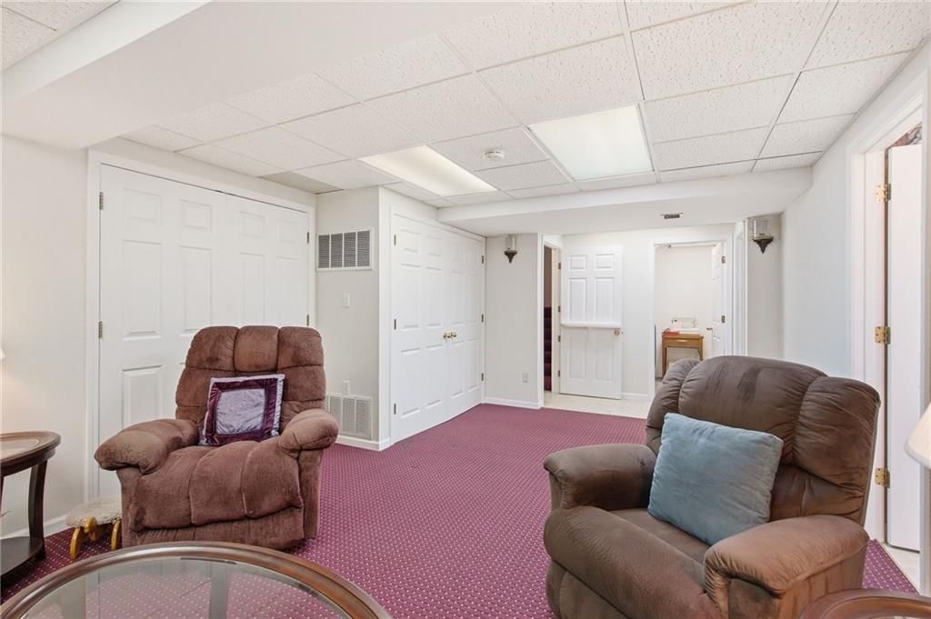 110 W Lexington Drive — photo 23