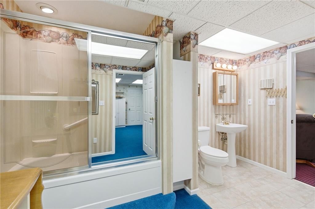 110 W Lexington Drive — photo 24