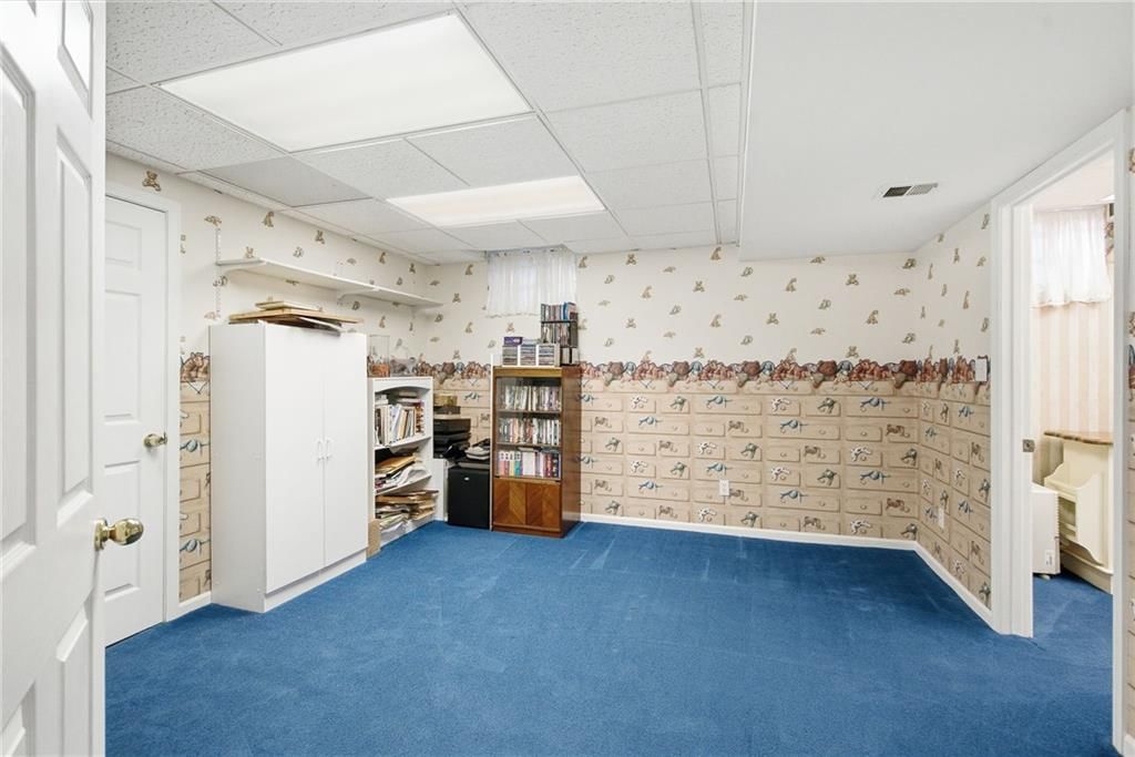 110 W Lexington Drive — photo 25