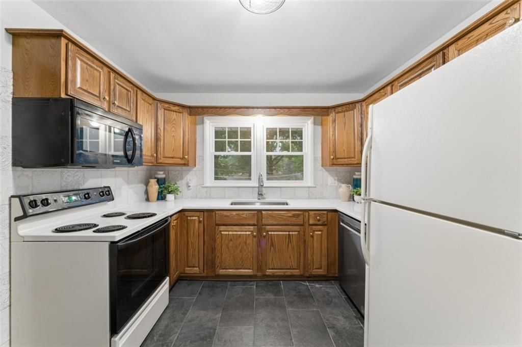 9346 Mackey Street — photo 16