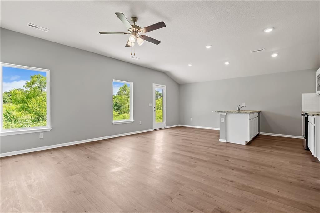 19507 Lincoln Street — photo 4