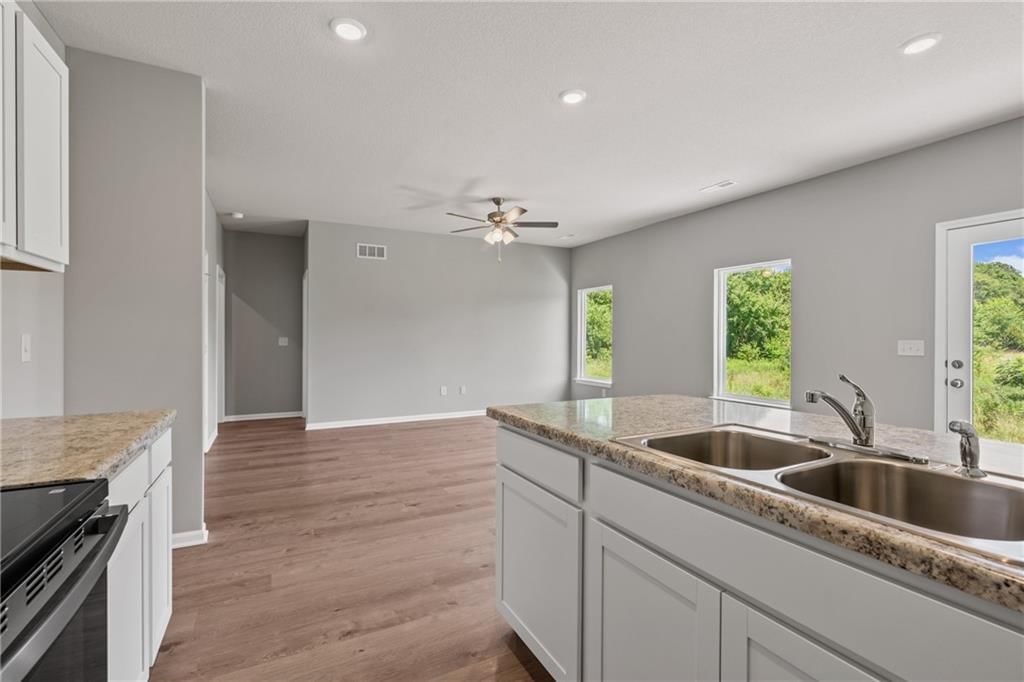 19507 Lincoln Street — photo 5