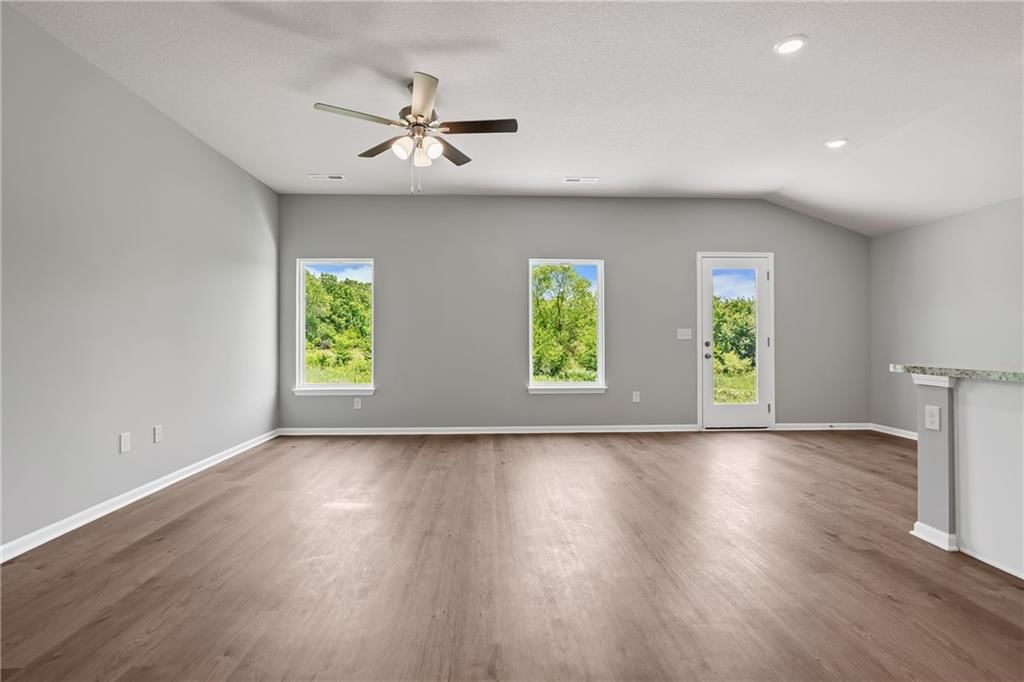 19507 Lincoln Street — photo 21